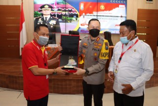 Tekan Angka Kriminalitas, Kapolres Malang Berikan Pembekalan kepada Karyawan Alfamart