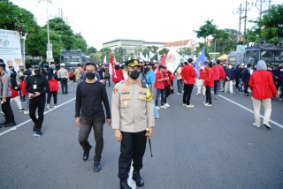 Kapolrestabes Surabaya turun Langsung Menemui Mahasiswa Bersama Ketua DPRD Jawa Timur
