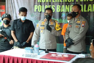 Tangkap Pengedar Narkoba, Polres Bangkalan Berhasil Amankan Ratusan Gram Sabu - sabu