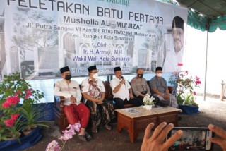 Peletakan Batu Pertama Musholla Al-Mu'jizat, Wawali Armuji Singgung saat Dirinya Terpapar Covid-19