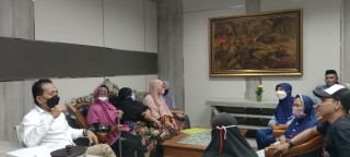 Merasa di PHP Masalah PKH, Emak Emak Nglurug Ke Dewan