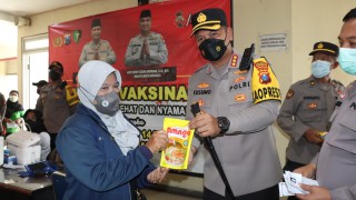 Layani Vaksin Pemudik, Polresta Sidoarjo Buka Gerai Vaksinasi di Terminal Purabaya
