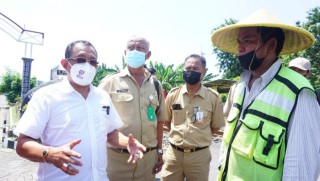 Buntut kecelakaan Kereta Api di Perlintasan Kebonsari , Wakil Walikota Armuji Datangi Lokasi