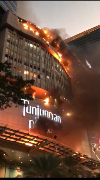 Si Jago Merah Lahap Mal Tunjungan Plaza Surabaya