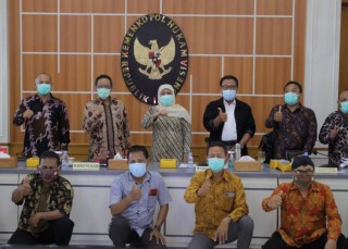 Mulai Membaiknya Ekonomi, Cairnya THR 100 Persen hingga Terbitnya Permenaker No 4 Tahun 2022