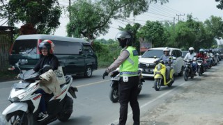 Polres Bangkalan Terjunkan Tim Urai Lalulintas Antisipasi Kepadatan Akses Wisata Alam dan Kuliner