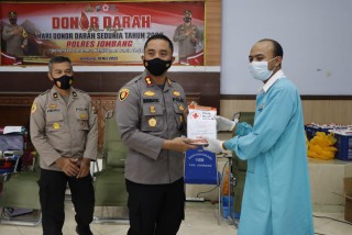 Polisi Peduli, Ratusan Anggota Polres Jombang Donor Darah Peringati Hari Donor Darah Sedunia