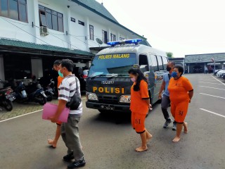 Penyidik Satreskrim Polres Malang Serahkan 3 Jaksa Gadungan ke Kejaksaan Negeri Malang