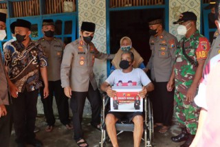 Tak Henti Berbagi, Kapolresta Mojokerto Laksanakan Program Jubah Bantu Warga Kurang Mampu