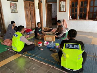 Cepat Dekat dan Bersahabat,Satlantas Polres Ponorogo Berikan Bantuan Kemanusiaan