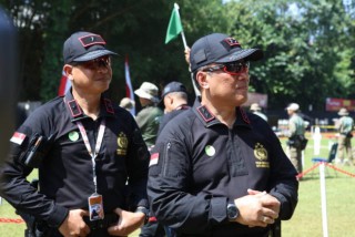 Pati Polri dan Wartawan Ramaikan Lomba Menembak Piala Kapolri