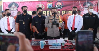 Polres Kediri Berhasil Menangkap Lima Orang Spesialis Pencuri Mobil