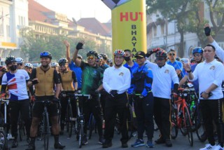 Semarak Hari Bhayangkara ke-76, Tidak Kurang dari 2000 Peserta ikuti Fun Bike yang Digelar Polrestabes Surabaya