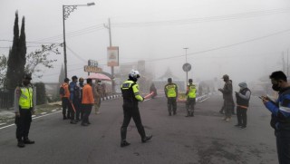 Bersama Pemkab Tangani PMK, Polres Magetan Lakukan Pemeriksaan Kendaraan Hewan Ternak di Perbatasan Antar Kota dan Provinsi