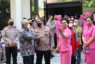 Peringati HKGB ke 70, Bhayangkari Polda Jatim Gelar Bazar dan Fashion Selama Dua Hari