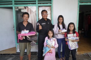 Sinergi Bersama Media, Polisi Peduli di Kota Probolinggo Memberi Bantuan Anak Sang Pengayuh Becak