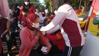 Polres Bojonegoro Gelar Vaksinasi dan Pengobatan Gratis di Kawasan CFD