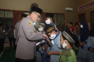 Polres Trenggalek Berbagi,Puluhan Anak Yatim Diberi Santunan