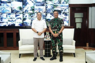Bangun Sinergi, Danrem 084/Bhaskara Jaya Silaturahmi dengan Walikota Surabaya