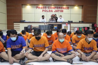 Selama 8 bulan, Polda Jatim dan Jajaran Berhasil Ungkap 520 Kasus Perjudian,763 Tersangka Diamankan