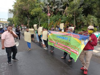 Ojol Bersama Lapisan Masyarakat Orasi Mendukung Pencabutan Subsidi BBM