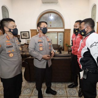 2 Anggota Polrestabes Surabaya Mendapat Reward dari Kapolda Jatim