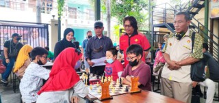 Puluhan Pelajar Datangi Warkoptea Guna Ikuti Kompetisi Lomba Catur