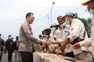 Cegah Laka di Kawasan Wisata Bromo, Kapolres Malang Berikan Edukasi Keselamatan Sopir Jeep TNBTS