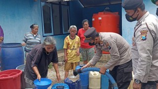 Polres Ponorogo Distribusikan 8.000 liter Air Bersih Bantu Warga Terdampak Kekeringan di Desa Sidoharjo