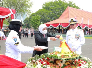 HUT TNI Ke-77, Gubernur Khofifah Yakin Kontribusi TNI Mampu Membuat Indonesia Pulih Lebih Cepat, Bangkit Lebih Kuat