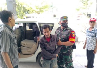 Meresahkan!! Warga ODGJ Digelandang Babinsa Benjeng Ke RSJ Menur.