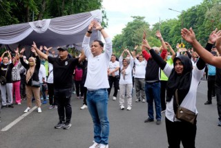 Peringati World Walking Day, Cak Eri Cahyadi Ajak Warga Surabaya CFD Dua Pekan Sekali