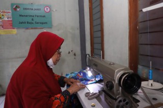 Bersama Pemkot Surabaya, Ibu-ibu Majelis Taklim Tingkatkan Ekonomi Keluarga lewat UMKM Jahit dan Makanan