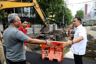 Atasi Genangan, Wali Kota Eri Cahyadi Imbau setiap Rumah Bangun Saluran