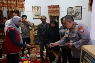 Polda Jatim Berikan Bantuan Terapi Hipnosis dan Trauma Healing untuk Korban Kanjuruhan