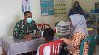 Tim Kesehatan TMMD Berikan Pelayanan Gratis Untuk Masyarakat Mangare.