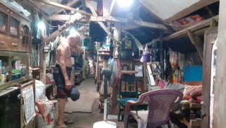 Babinsa Kunjungi Warga Kurang Mampu di Wilayah Binaan
