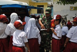 Tim Satgas TMMD Ke-115 Turut Mencerdaskan Generasi Bangsa.
