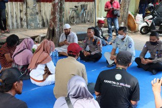 Humanis, Polisi di Probolinggo Kota Ajak Pelanggar Lalin Ngaji dan Doa Bersama