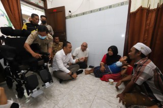 Bantu Anak Penderita Meningitis, Wali Kota Eri Cahyadi : Matur Nuwun KSH, sudah bergerak Tanpa Kenal Lelah
