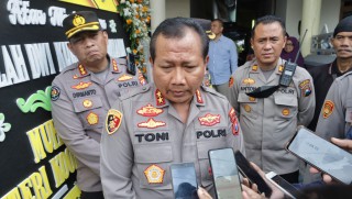 Turut Berduka, Kapolda Jatim Kunjungi Rumah Keluarga Tragedi Kanjuruhan di Kota Malang