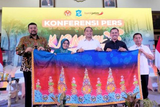Semarak "Karnaval Nang Tunjungan", Wali Kota Eri Cahyadi Ajak Masyarakat Populerkan Batik Surabaya