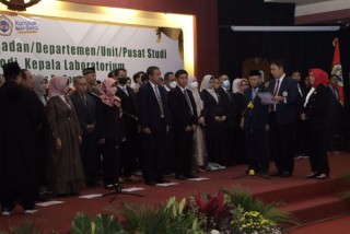 Ketua Pengurus YPCU Lantik 73 Pejabat Struktural Unitomo