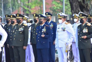 Danlanud Muljono Hadiri Ziarah Nasional Di TMP 10 November Surabaya