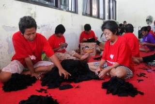 Pemkot Surabaya Latih ODGJ Liponsos buat Handycraft