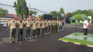 Dandim Surabaya Utara Pimpin Apel Olahraga Bersama dan Test Urine