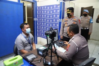 Pastikan Pelayanan Prima, Kapolres Gresik Tinjau Satpas, Samsat dan SPKT