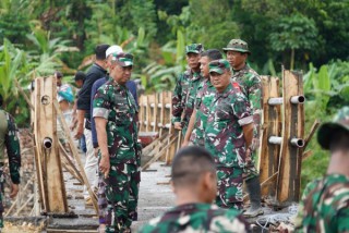 Komadan Korem 084/BJ Meninjau Perkembangan Pekerjaan Sasaran Fisik TMMD Kodim 0826/Pamekasan