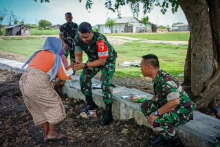 Sangat Bersahaja, Saat Dandim Gresik Berbincang Dengan Warga Desa Kramat