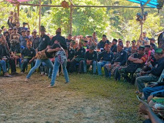 Babinsa Sangkapura Turut Serta Melestarikan Seni Budaya Pencak Silat Bhebiyen.